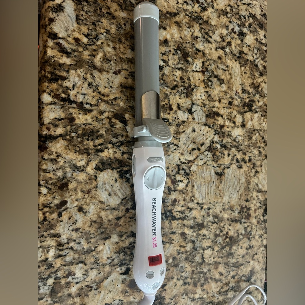 Beachwaver S1.25 Rotating Curling Iron Rod - White